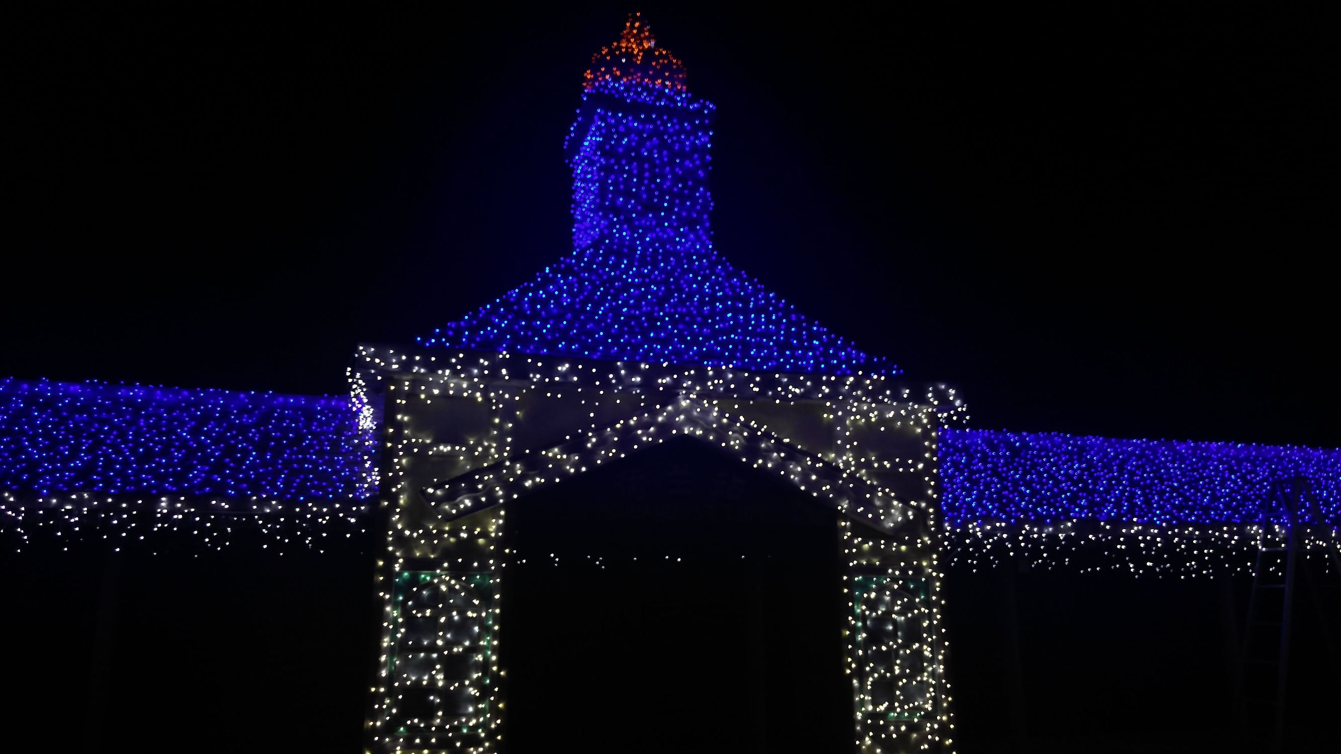 亿万星光点亮世纪欢乐园“奇幻之夜”光影盛宴