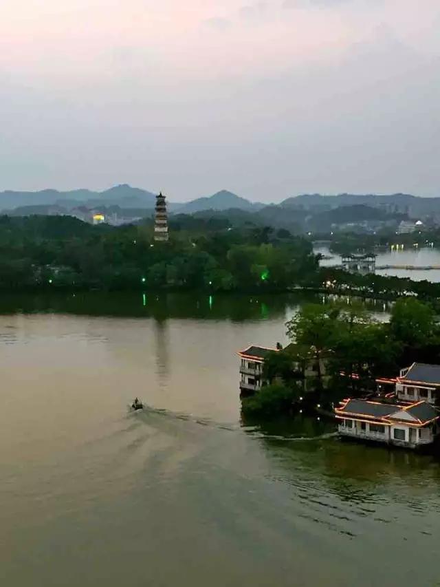 骞夸笢鎯犲窞瑗挎箹椋庢櫙,鎯犲窞灏忚タ婀栭鏅尯