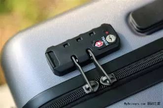 留学生带了5个coach包回国,下飞机后发现全部不翼而飞!机场的托运黑幕,细思极恐……