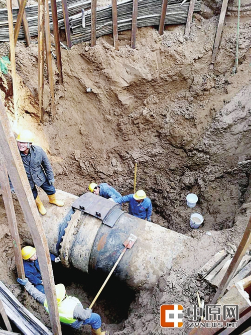 用水高峰期供水抢修,带水抢修未影响供水