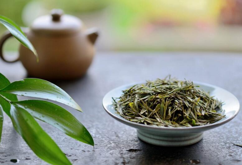 怎么才知道绿茶是不是染色的,染色绿茶凉水泡一会能鉴别出来吗