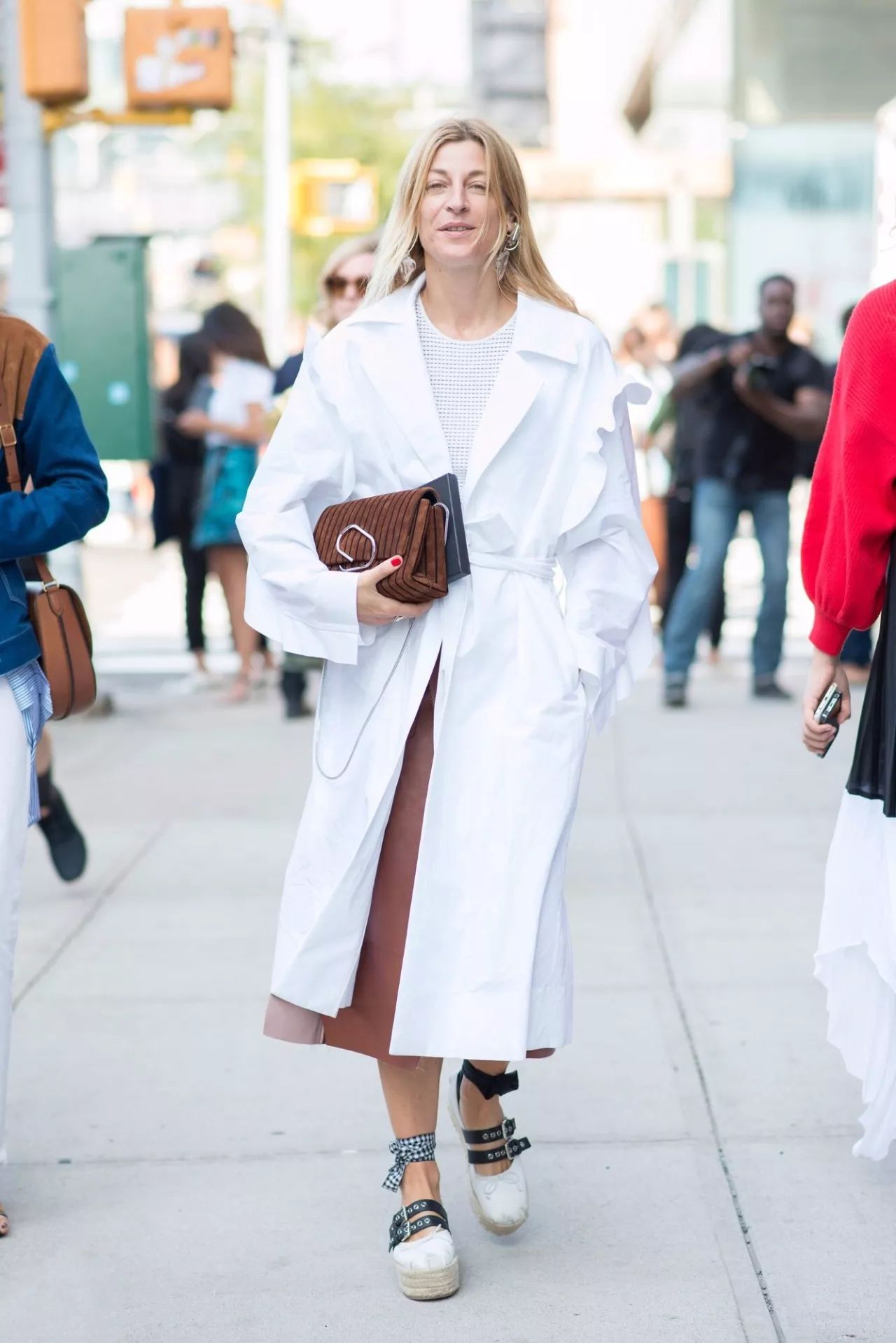 这5双鞋子秋天穿高级又时髦,今年流行这5款鞋时髦高级