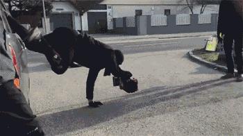 这根本不是摄影师,我觉得这可以跟奥运冠军比拼了!