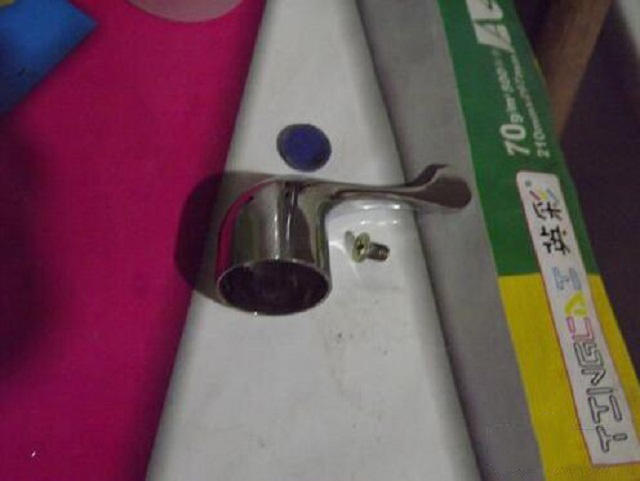 美的净水器小水龙头滴水维修视频,洗澡间水龙头开关滴水维修方法