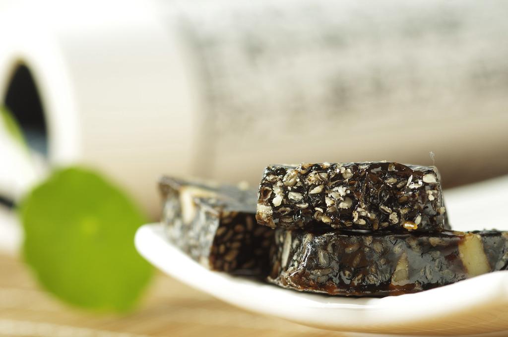 阿胶糕蒸和熬功效区别,阿胶糕如何熬制