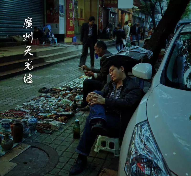 地摊古玩市场交易合法吗,地摊古玩适合摆什么