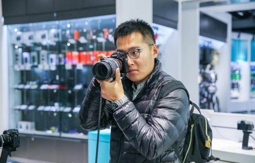 圣诞节热恋生活日记，开着轩逸陪女朋友搜集北京的圣诞树