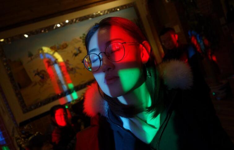 圣诞节热恋生活日记，开着轩逸陪女朋友搜集北京的圣诞树