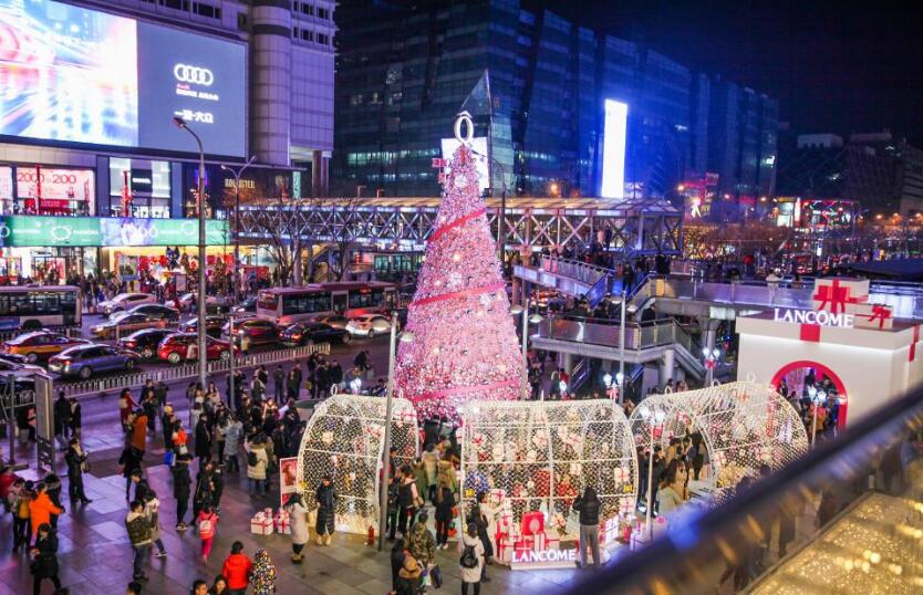 圣诞节热恋生活日记，开着轩逸陪女朋友搜集北京的圣诞树