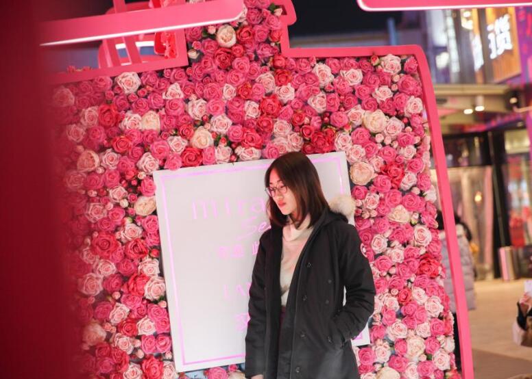 圣诞节热恋生活日记，开着轩逸陪女朋友搜集北京的圣诞树