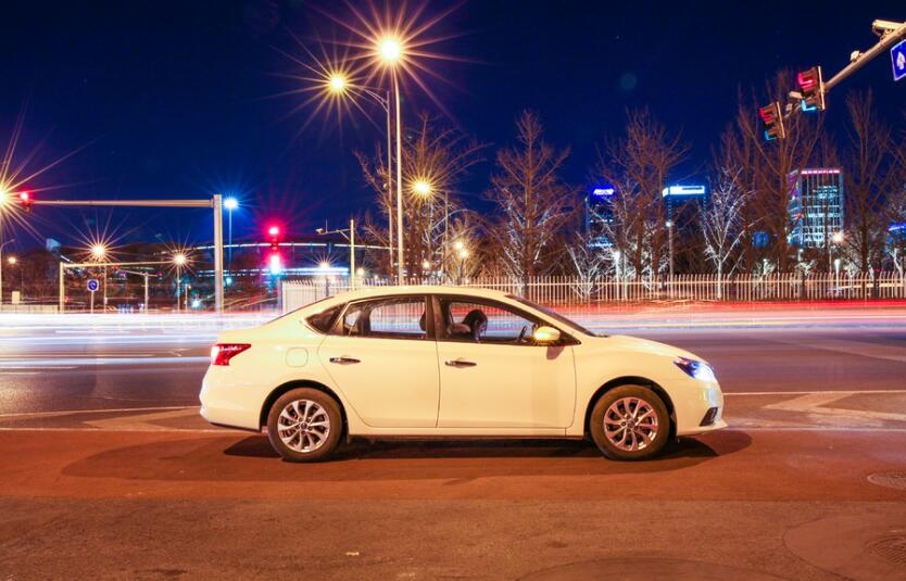 圣诞节热恋生活日记，开着轩逸陪女朋友搜集北京的圣诞树