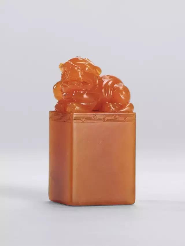 田黄石印章鉴别方法及价格,田黄石素面六面小印章价值