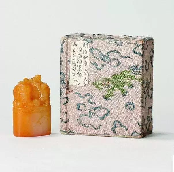 田黄石印章鉴别方法及价格,田黄石素面六面小印章价值