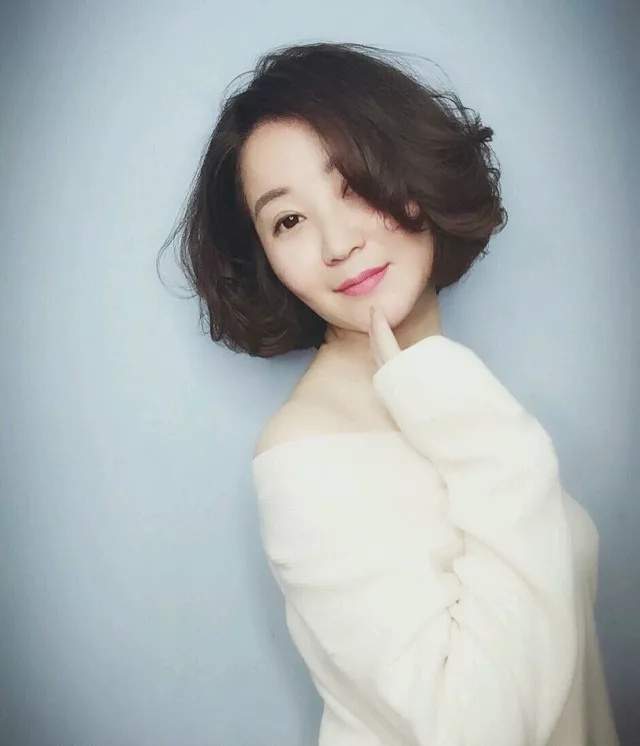 如何剪一款美感十足的波波头发型,剪个简单的波波头简约大气又时尚