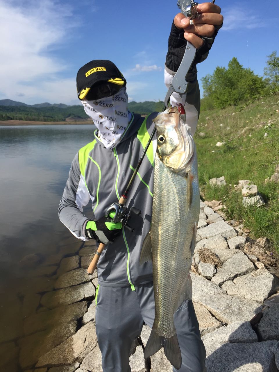 冰钓竿路亚的视频,路亚冰钓全攻略