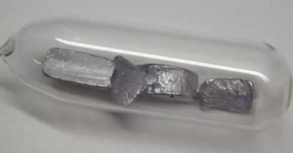 你知道睫毛膏跟睫毛打底的区别吗,睫毛膏你知道吗