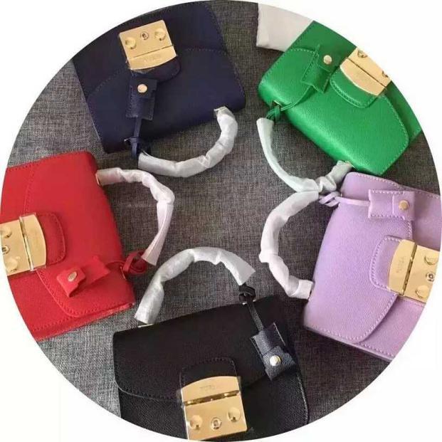 用一样东西完美宣示意大利的纯正血统,这款包包再适合不过啦~