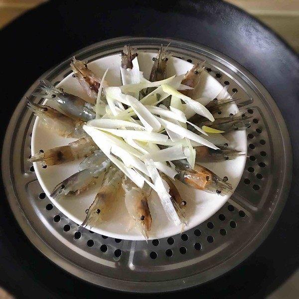 蒸基围虾怎么抽虾线,基围虾不蒸不炸这样做越嚼越香
