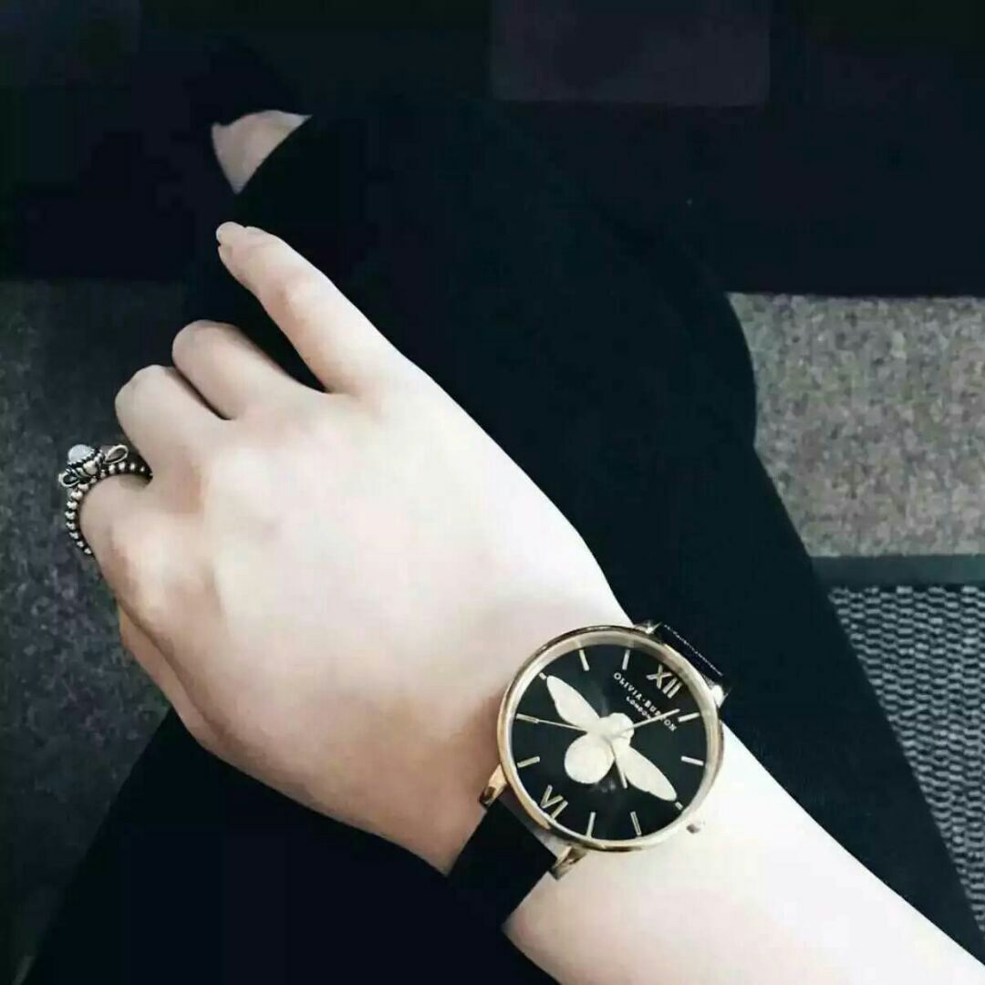 二十几岁的女孩戴什么手表,20几岁适合戴什么手表