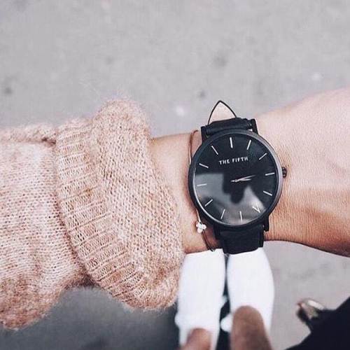 二十几岁的女孩戴什么手表,20几岁适合戴什么手表