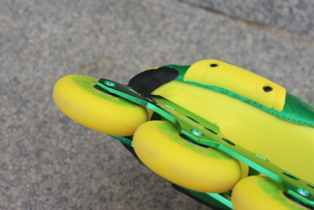 爱运动少年必备？纬球星动跃轮滑鞋：旋转腾挪，自在如风