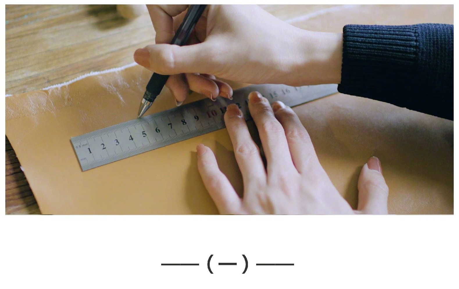 旧大衣咋处理？朋友咔咔两剪刀变背包，边角走线分毫不差！超完美