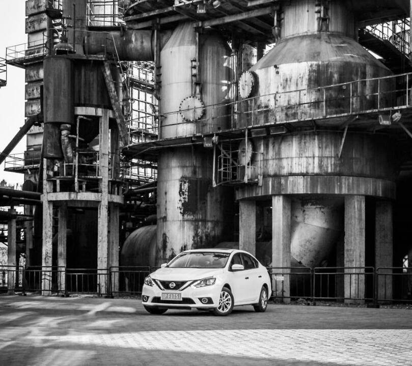 圣诞节热恋生活日记，开着轩逸陪女朋友搜集北京的圣诞树