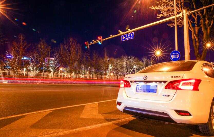 圣诞节热恋生活日记，开着轩逸陪女朋友搜集北京的圣诞树