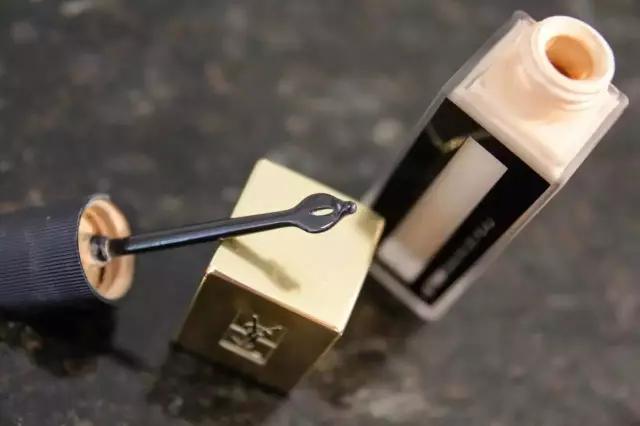 ysl羽毛恒久粉底液b20,ysl粉底液逆龄超模