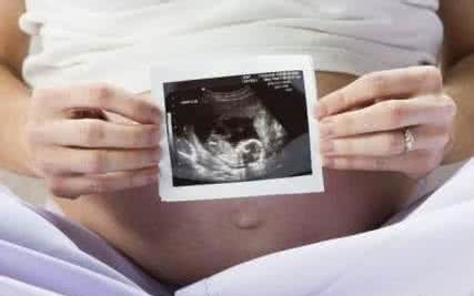 孕晚期不容易脐带绕颈,孕晚期脐带绕颈怎么样才能绕出来