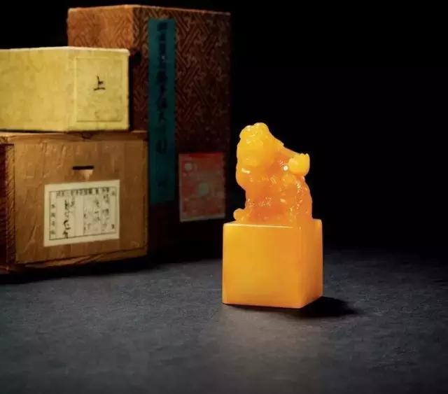 田黄石印章鉴别方法及价格,田黄石素面六面小印章价值