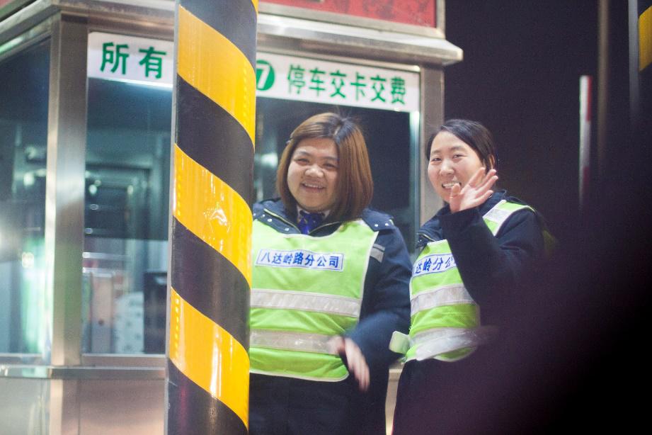 从60岁老人到一家三口,“滴滴童话雪橇车”在这个圣诞经历了什么