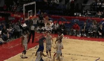 从NBA打到发展联盟，还是没人给他传球