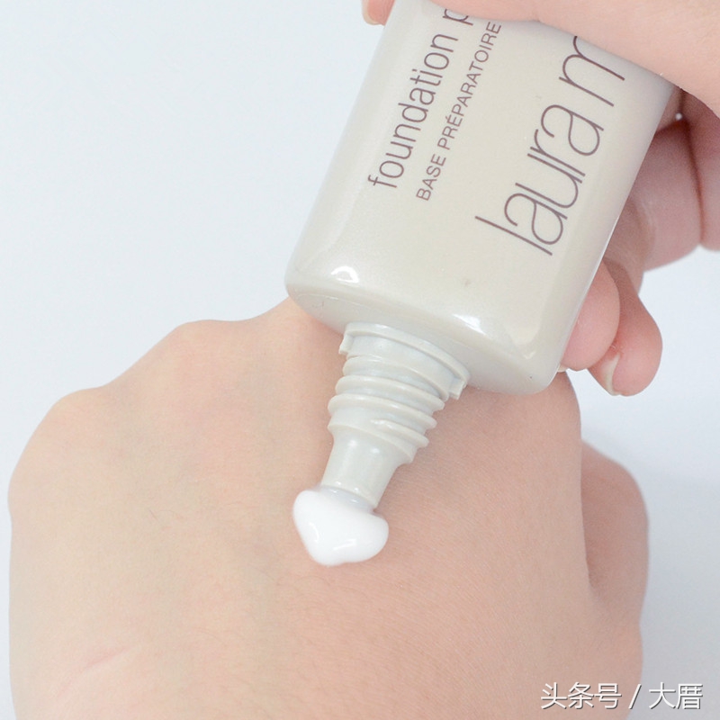 妆前起皮保湿补水推荐,浮妆掉粉脱妆用什么妆前乳