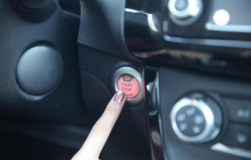 圣诞节热恋生活日记，开着轩逸陪女朋友搜集北京的圣诞树