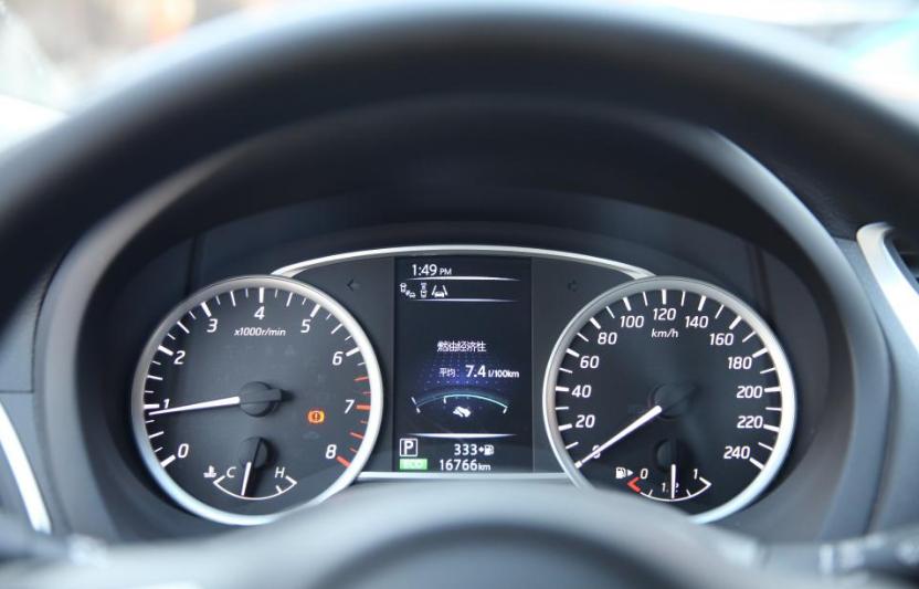 圣诞节热恋生活日记，开着轩逸陪女朋友搜集北京的圣诞树