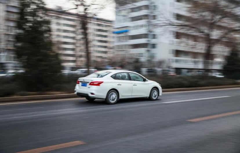 圣诞节热恋生活日记，开着轩逸陪女朋友搜集北京的圣诞树