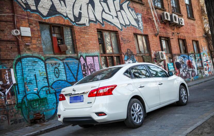 圣诞节热恋生活日记，开着轩逸陪女朋友搜集北京的圣诞树