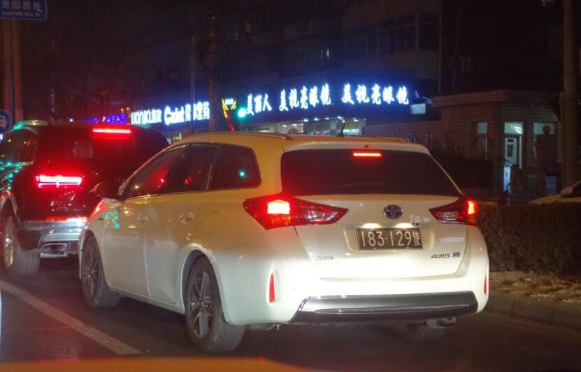 圣诞节热恋生活日记，开着轩逸陪女朋友搜集北京的圣诞树