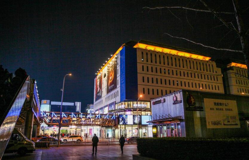 圣诞节热恋生活日记，开着轩逸陪女朋友搜集北京的圣诞树