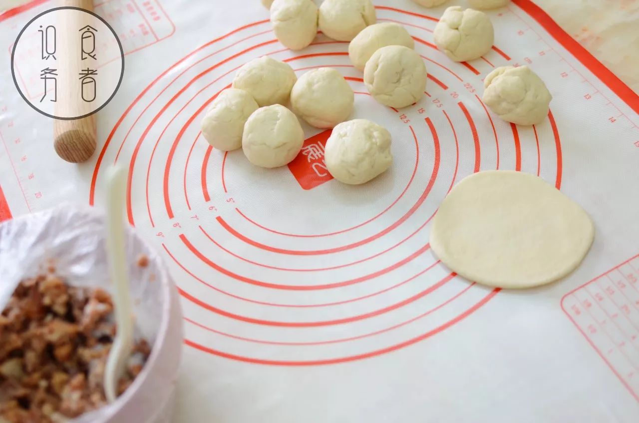 叉烧包流汁馅的调制,蜜汁叉烧包喷香流汁的2个小秘诀