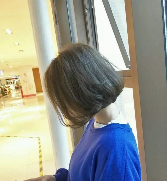 如何剪一款美感十足的波波头发型,剪个简单的波波头简约大气又时尚