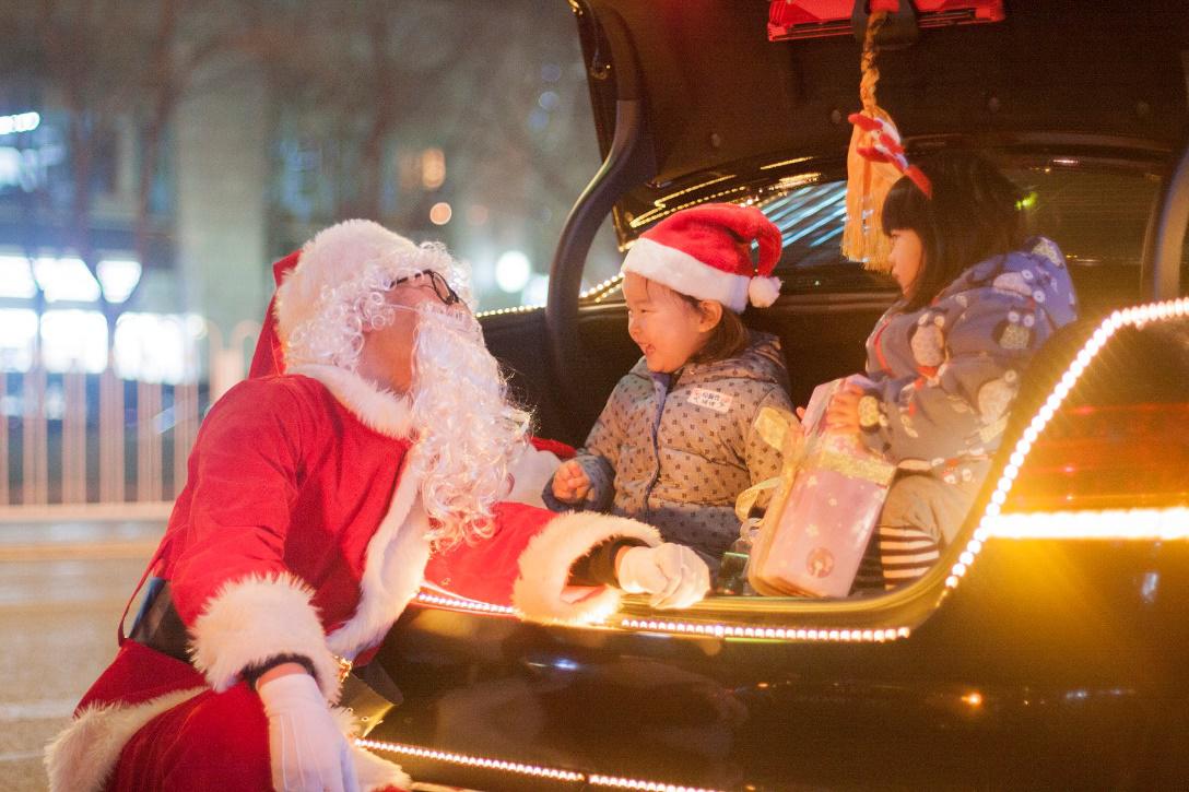 从60岁老人到一家三口,“滴滴童话雪橇车”在这个圣诞经历了什么