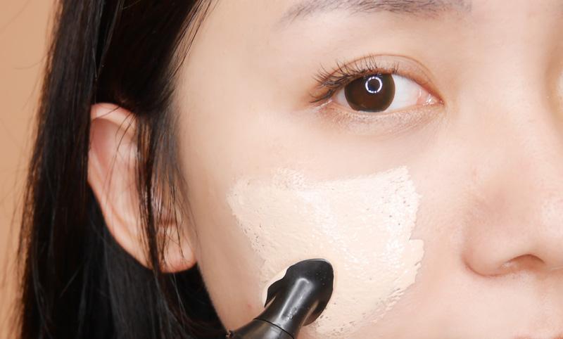 黑眼圈先遮瑕还是先粉底,隔离完了先遮瑕还是粉底