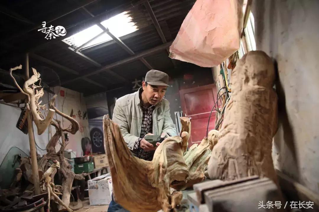 陕北男子遇车祸重伤白手起家做根雕月入3万