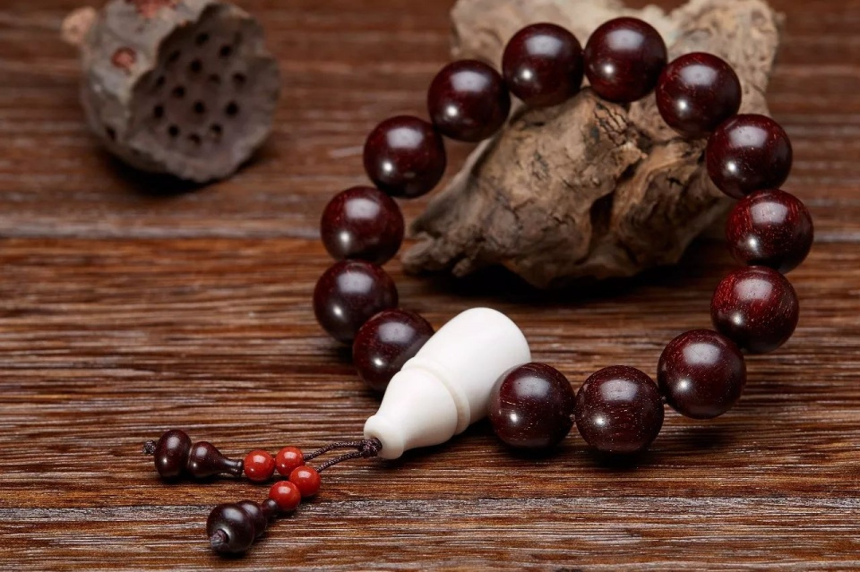 新手小叶紫檀手串如何盘玩保养,小叶紫檀手串如何重新盘玩