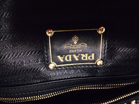 普拉达cleo腋下包真假对比,普拉达cleo腋下包真假区别