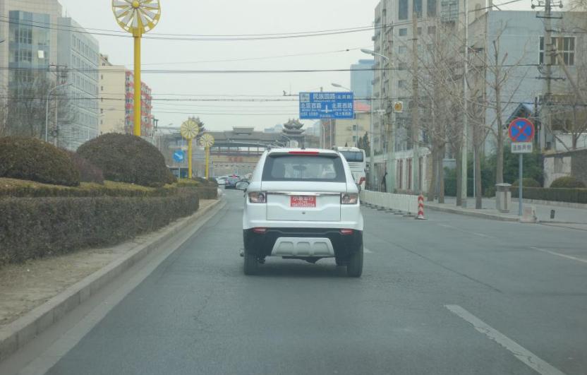 圣诞节热恋生活日记，开着轩逸陪女朋友搜集北京的圣诞树