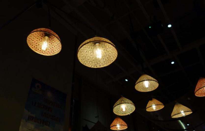 圣诞节热恋生活日记，开着轩逸陪女朋友搜集北京的圣诞树