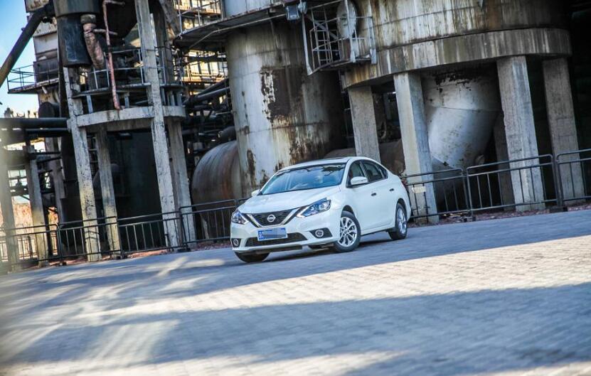 圣诞节热恋生活日记，开着轩逸陪女朋友搜集北京的圣诞树